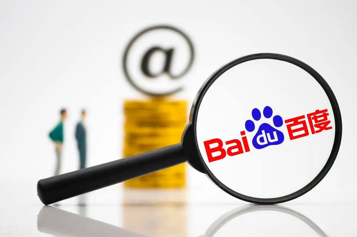 爸爸看手机婴儿车溜下坡翻车